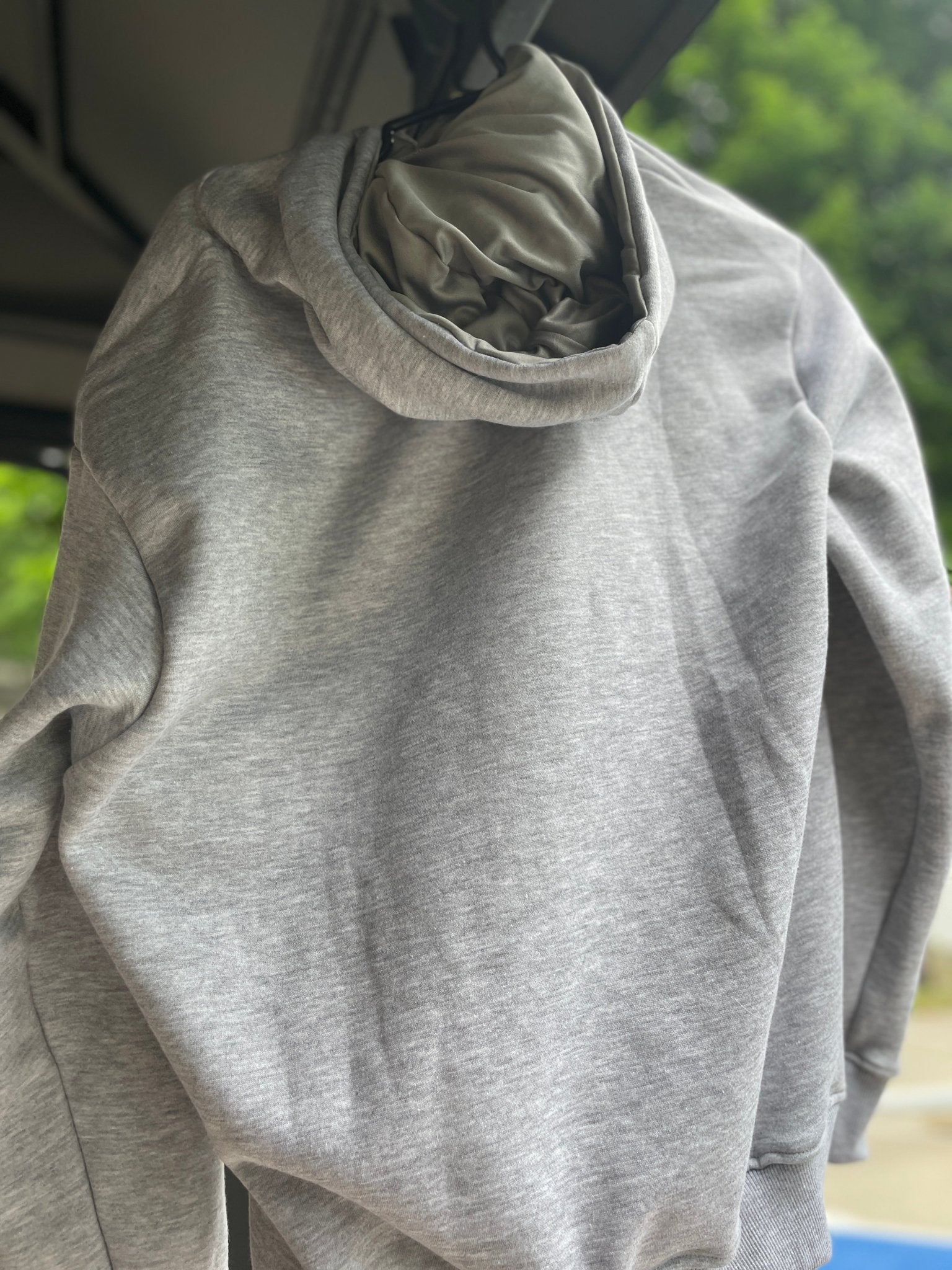 MUSKOKA KITTY Pet Pouch Hoodie - Experience Cozy Elegance with Our Kangaroo Pocket Sweatshirt, The Perfect Carrier for Snuggly Moments with Cats or Kittens. - Muskoka Pooch