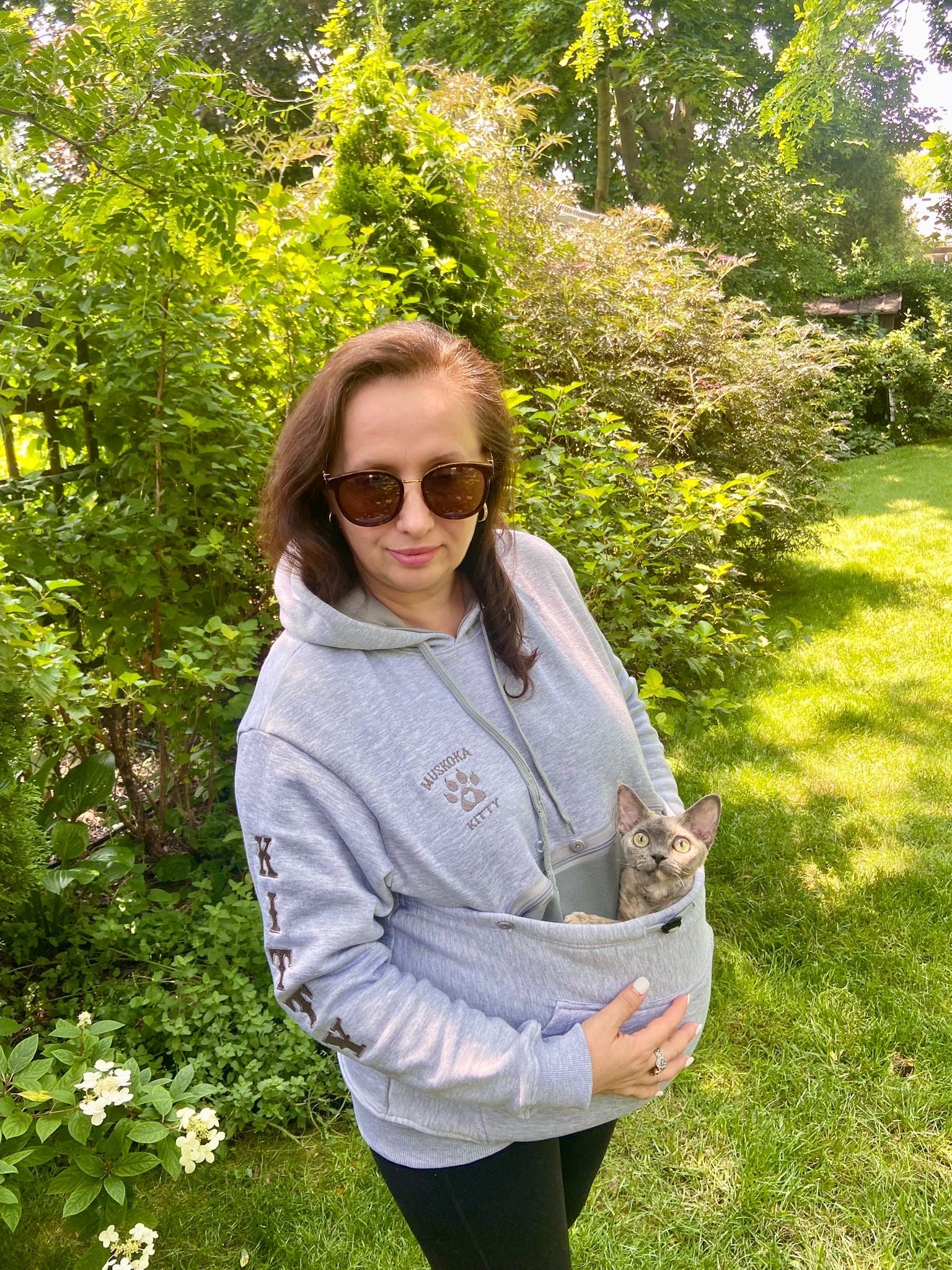 MUSKOKA KITTY Pet Pouch Hoodie - Experience Cozy Elegance with Our Kangaroo Pocket Sweatshirt, The Perfect Carrier for Snuggly Moments with Cats or Kittens. - Muskoka Pooch